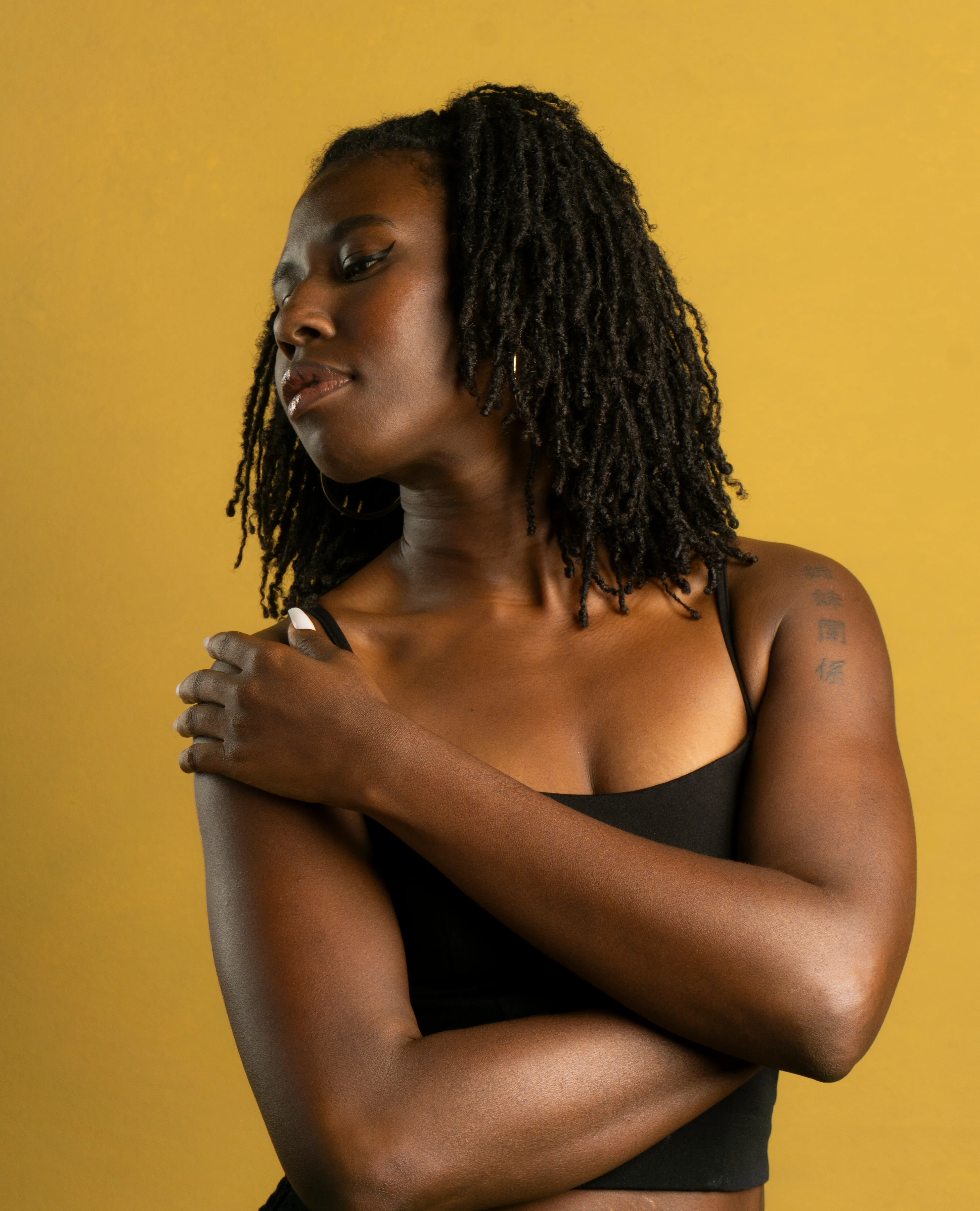 Nala looking to the side, studio portrait