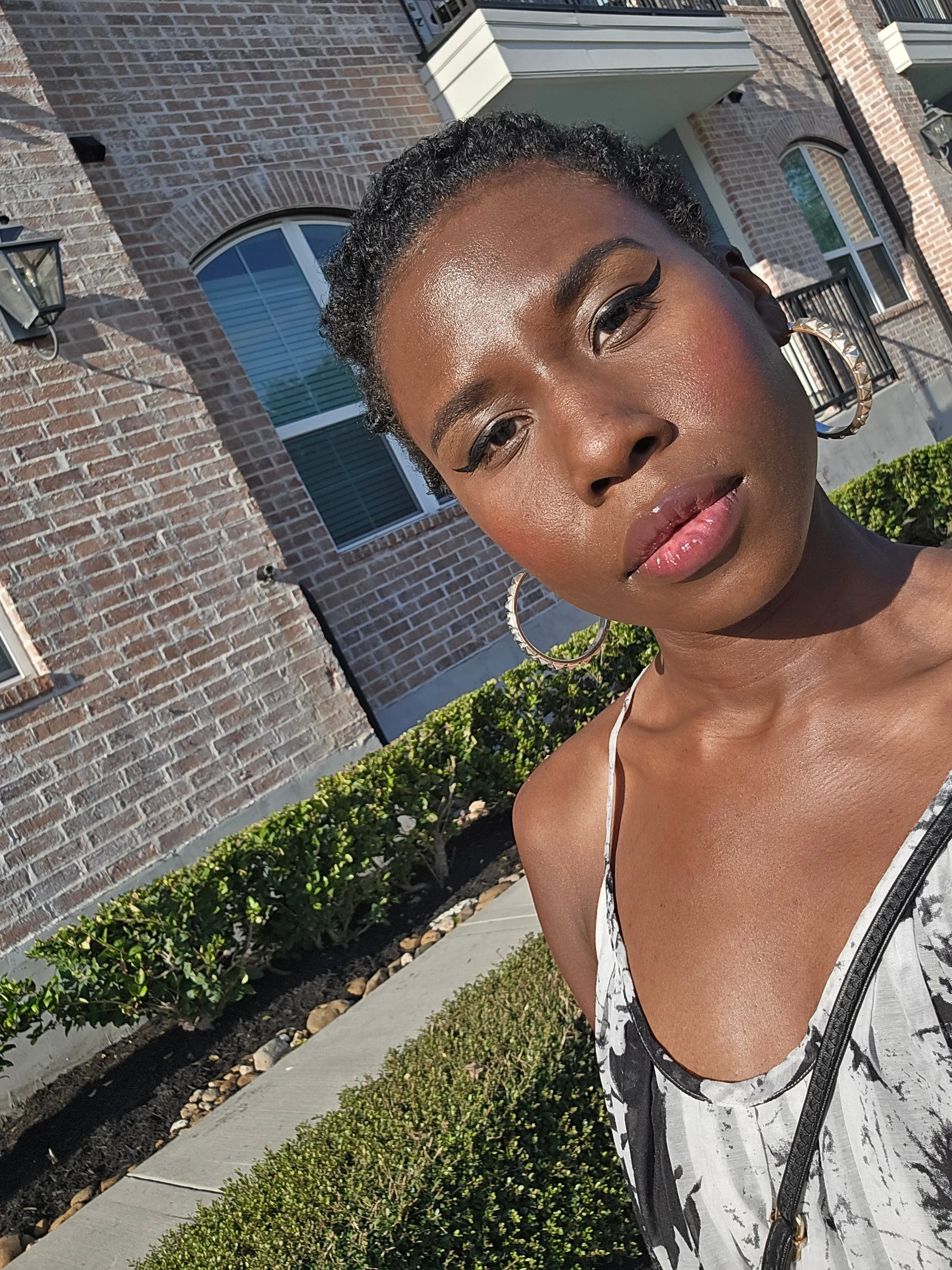 Nala selfie outdoors in front of a brick building